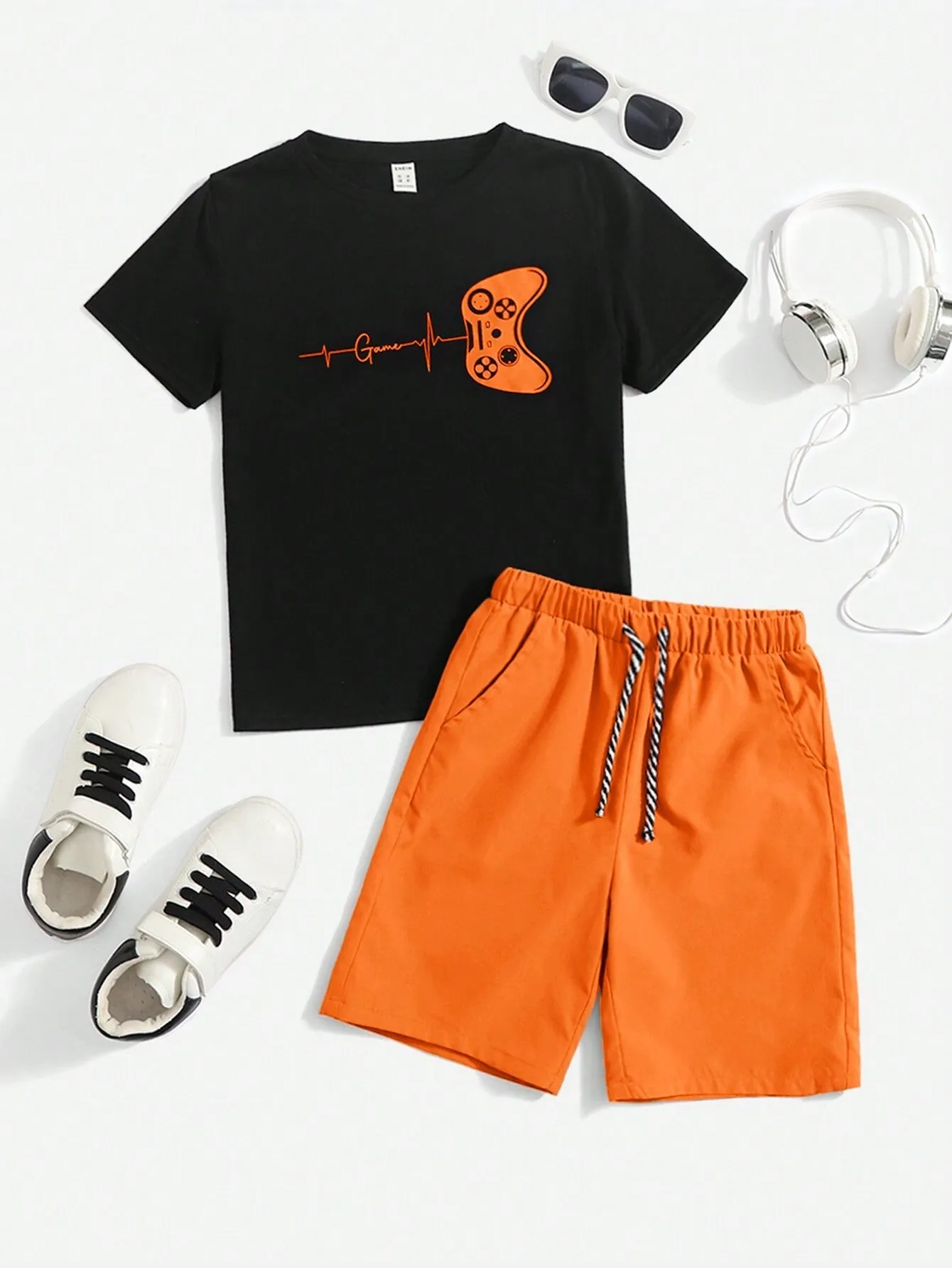 SHEIN Tween Boy Gamepad & Letter Graphic Tee & Drawstring Waist Shorts