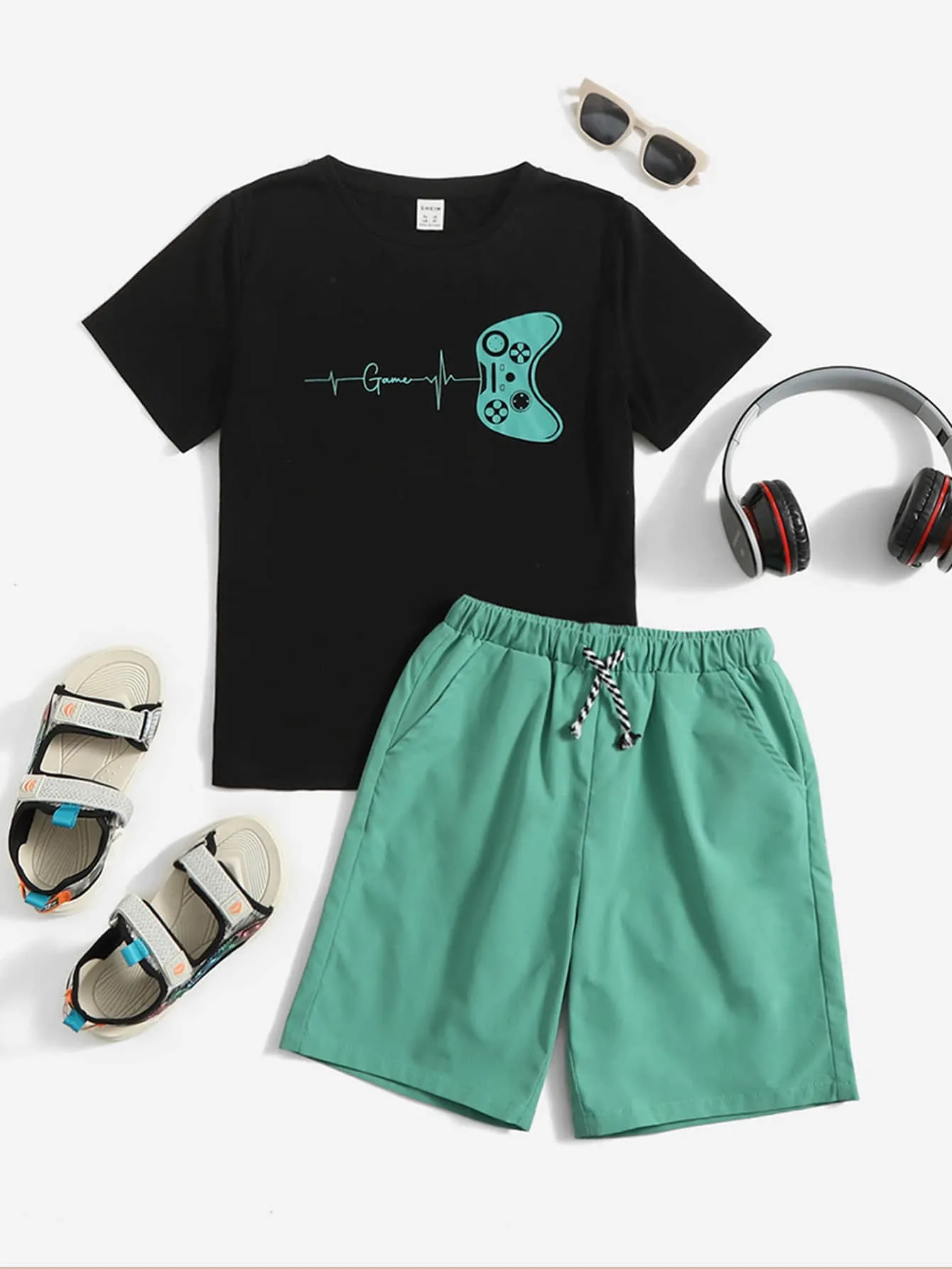 SHEIN Tween Boy Gamepad & Letter Graphic Tee & Drawstring Waist Shorts