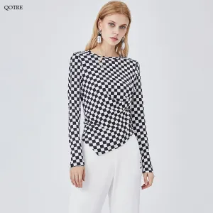 Women's T-Shirts Checkered Print Asymmetrical Hem Long Sleeve Tee